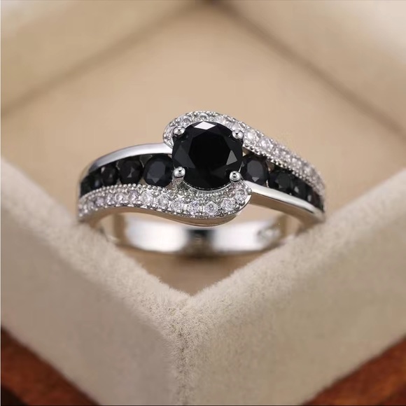 New 925 Silver Dazzling Black Sapphire Delicate Top Quality Ring - Picture 7 of 7